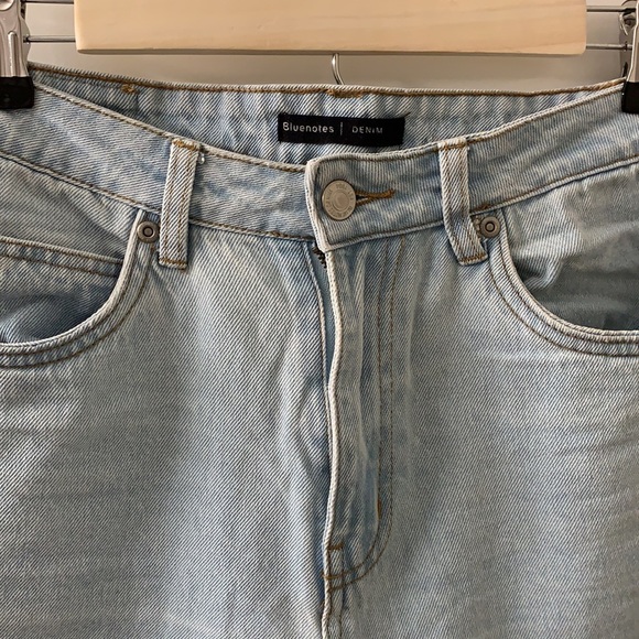 Light wash mom jeans - Picture 3 of 8